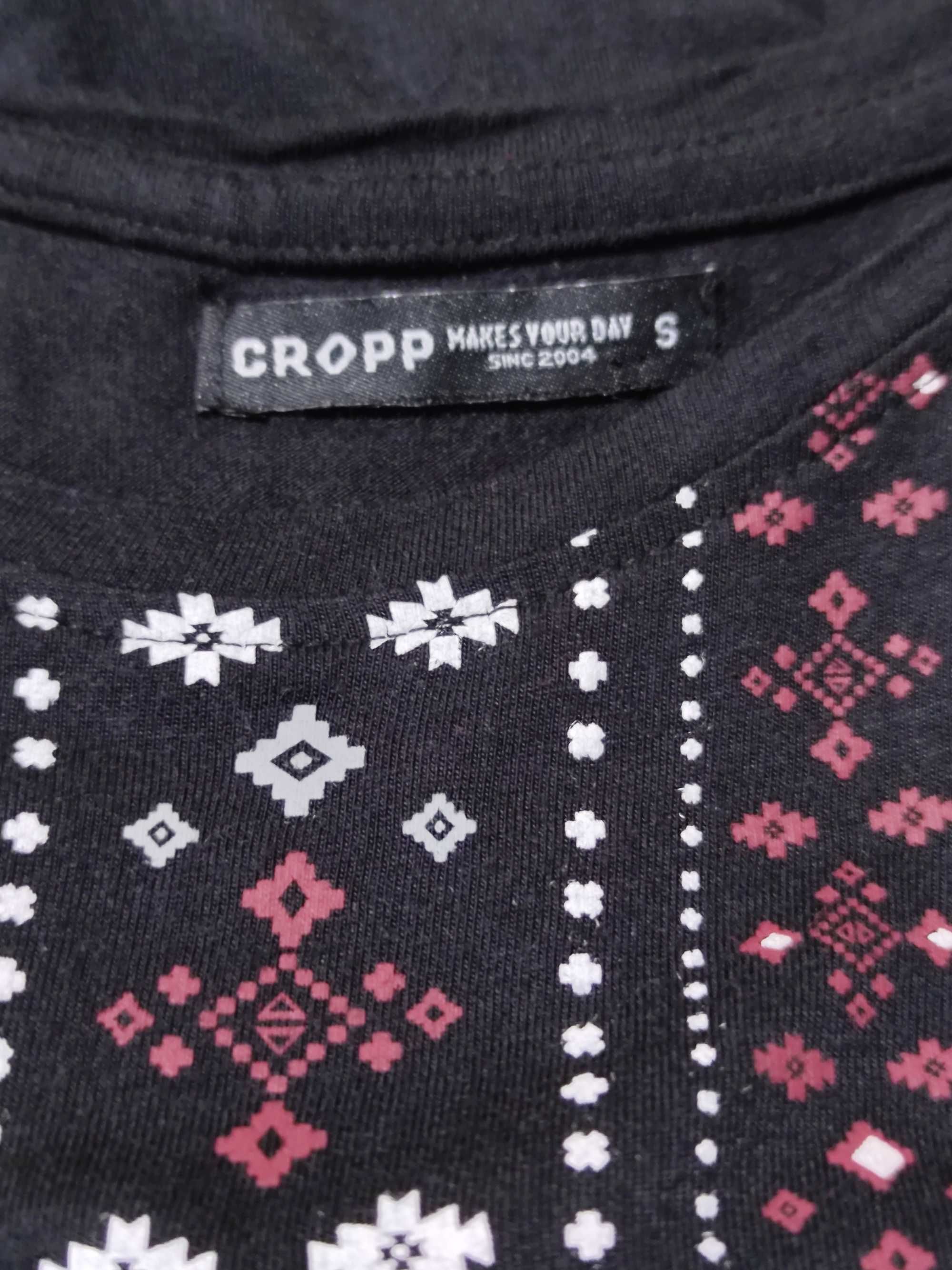 Czarna dopasowana bluzka rękawy trzy czwarte etno wzór Cropp S