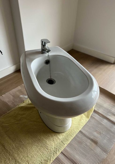 Conjunto Sanita  + Bidé Estaco com Autoclismo e Torneira – bom estado