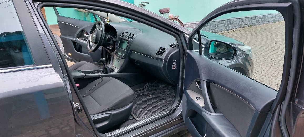 Продам Toyota Avensis T27
