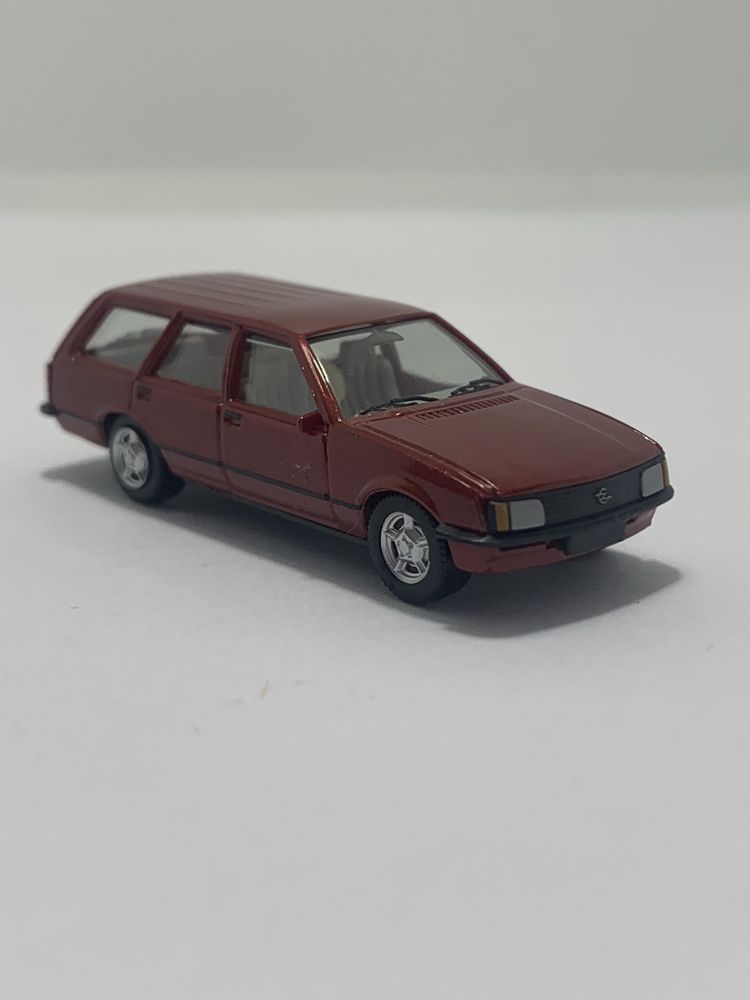 Opel Rekord da Herpa escala 1/87