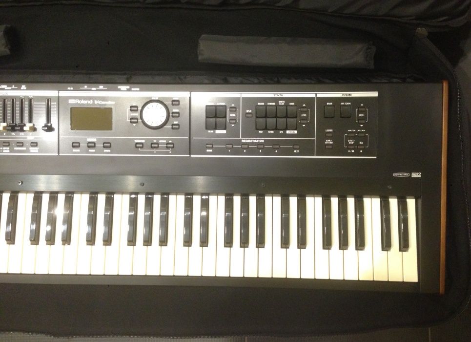 Профессиональный синтезатор (електропіано) Roland VR-730