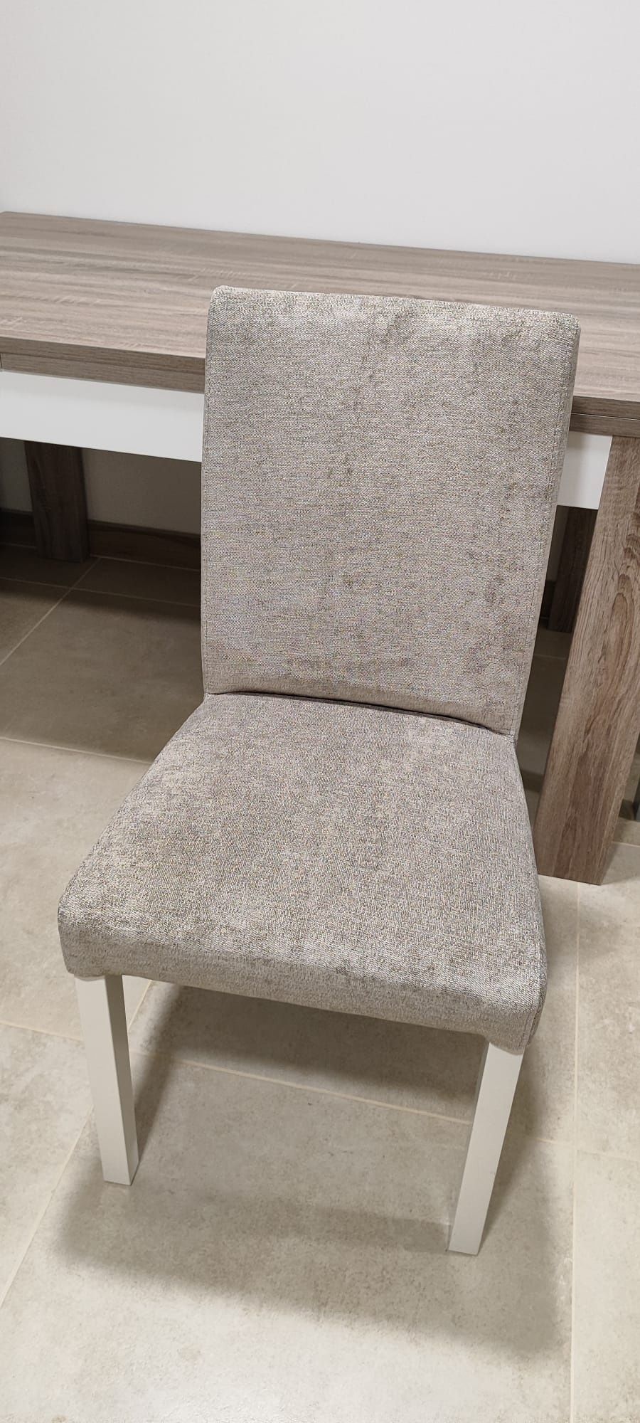 Mesa extensível e cadeiras