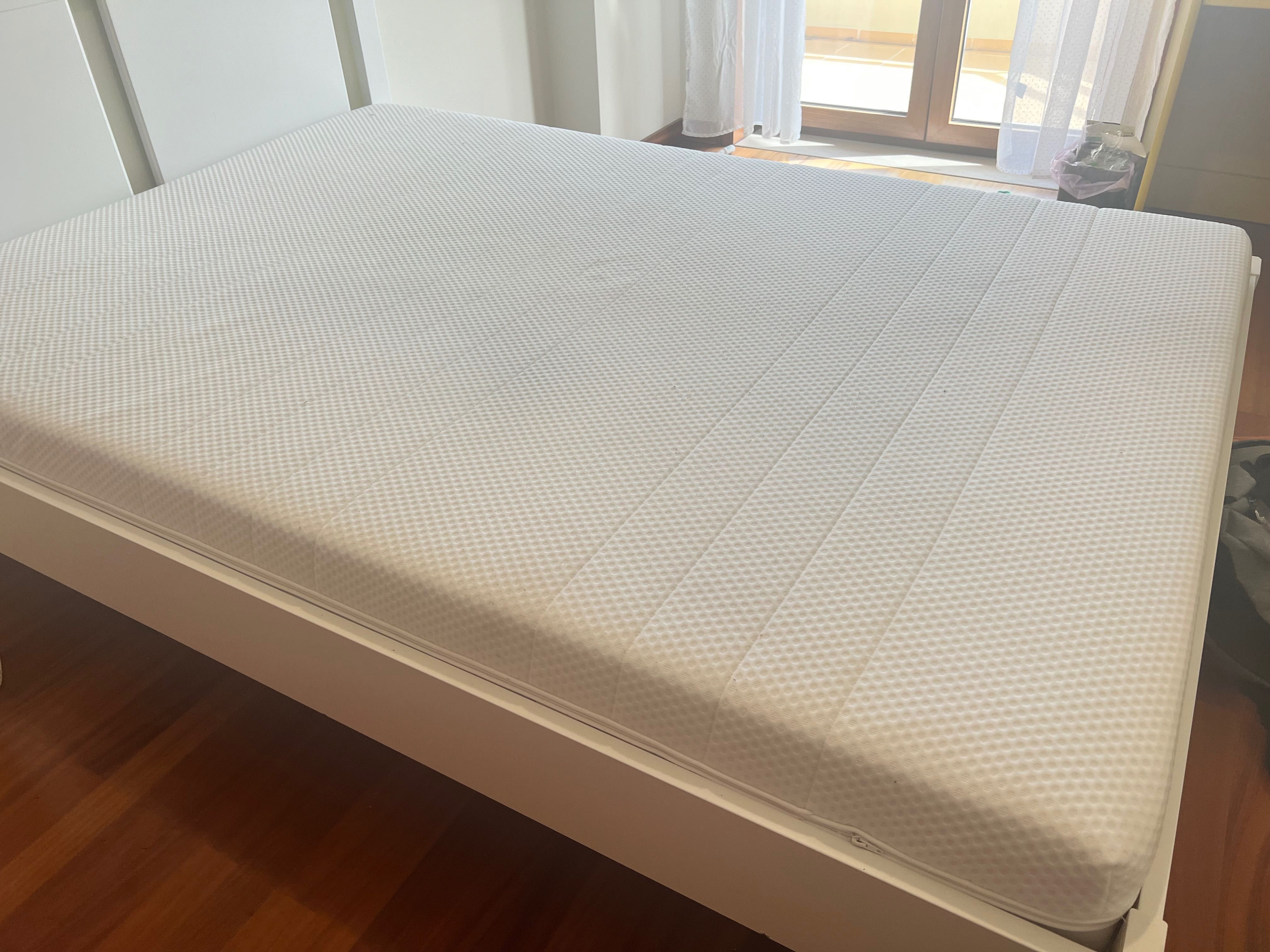 Excelente colchão de cama IKEA pela metade do preço