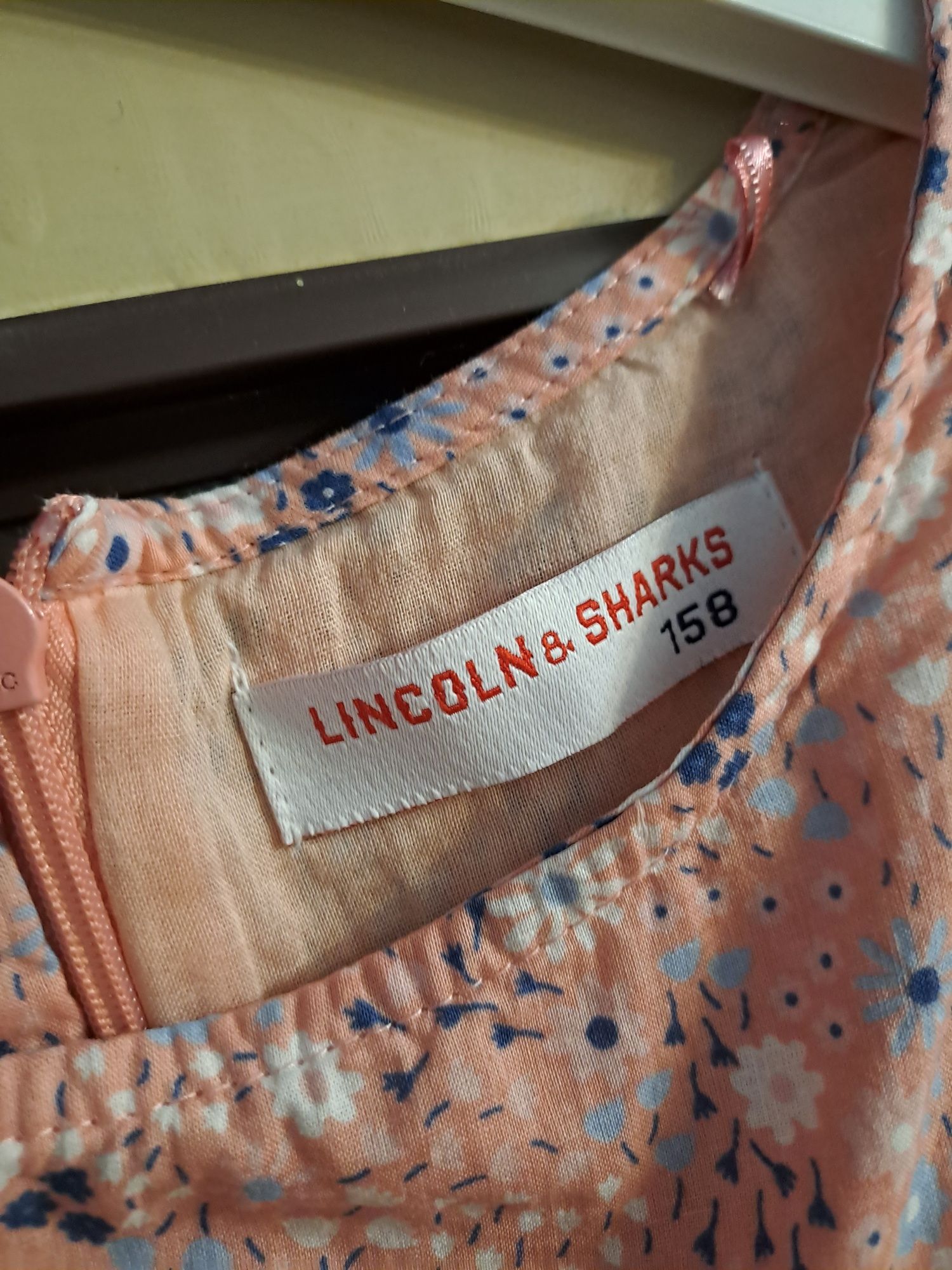 Sukienka różowa w kwiatki 158 Lincoln Sharks