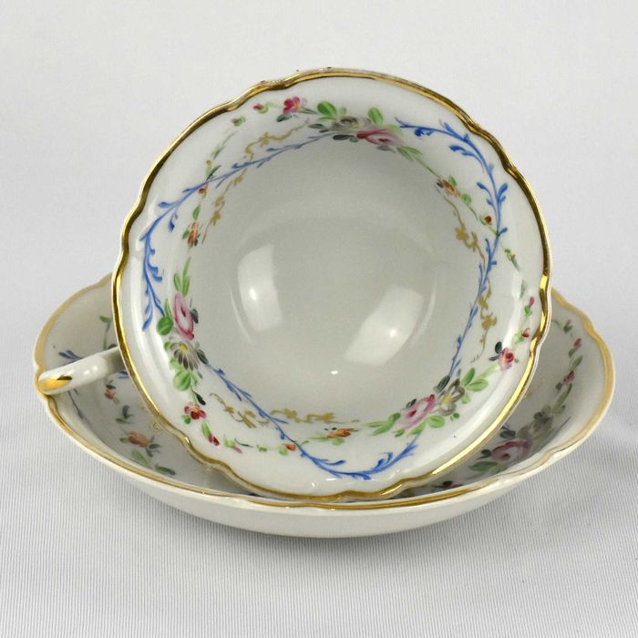 Chávena em porcelana Artibus, pintada à mão