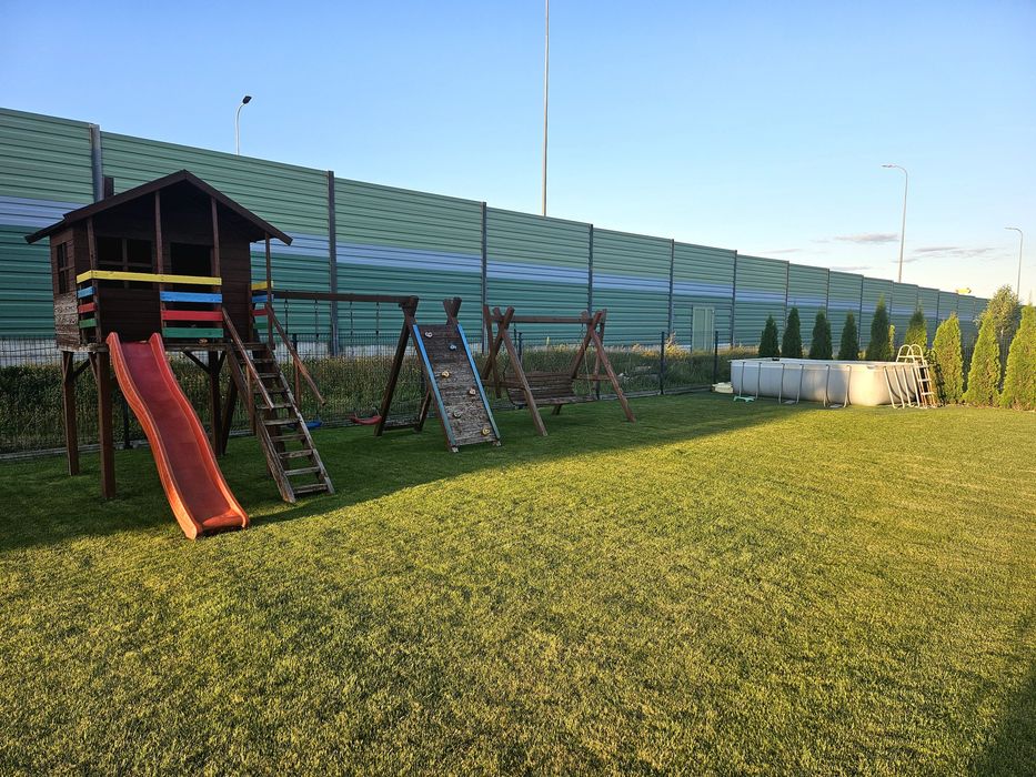 Plac zabaw dla dzieci ,ławka bujana,basen