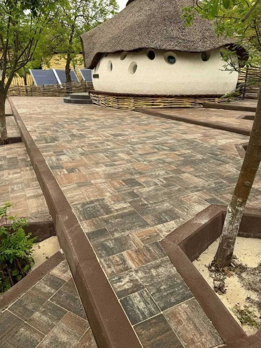 Укладання тротуарної плитки. послуга ВСЕ ПІД КЛЮЧ  різні об'єми