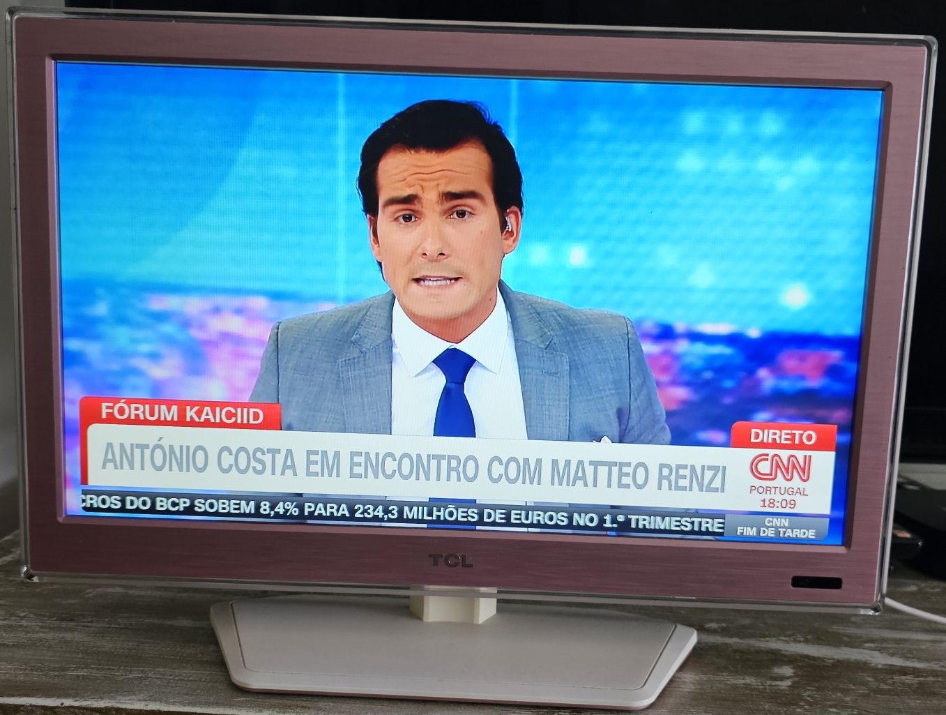 Televisor da marca TCL