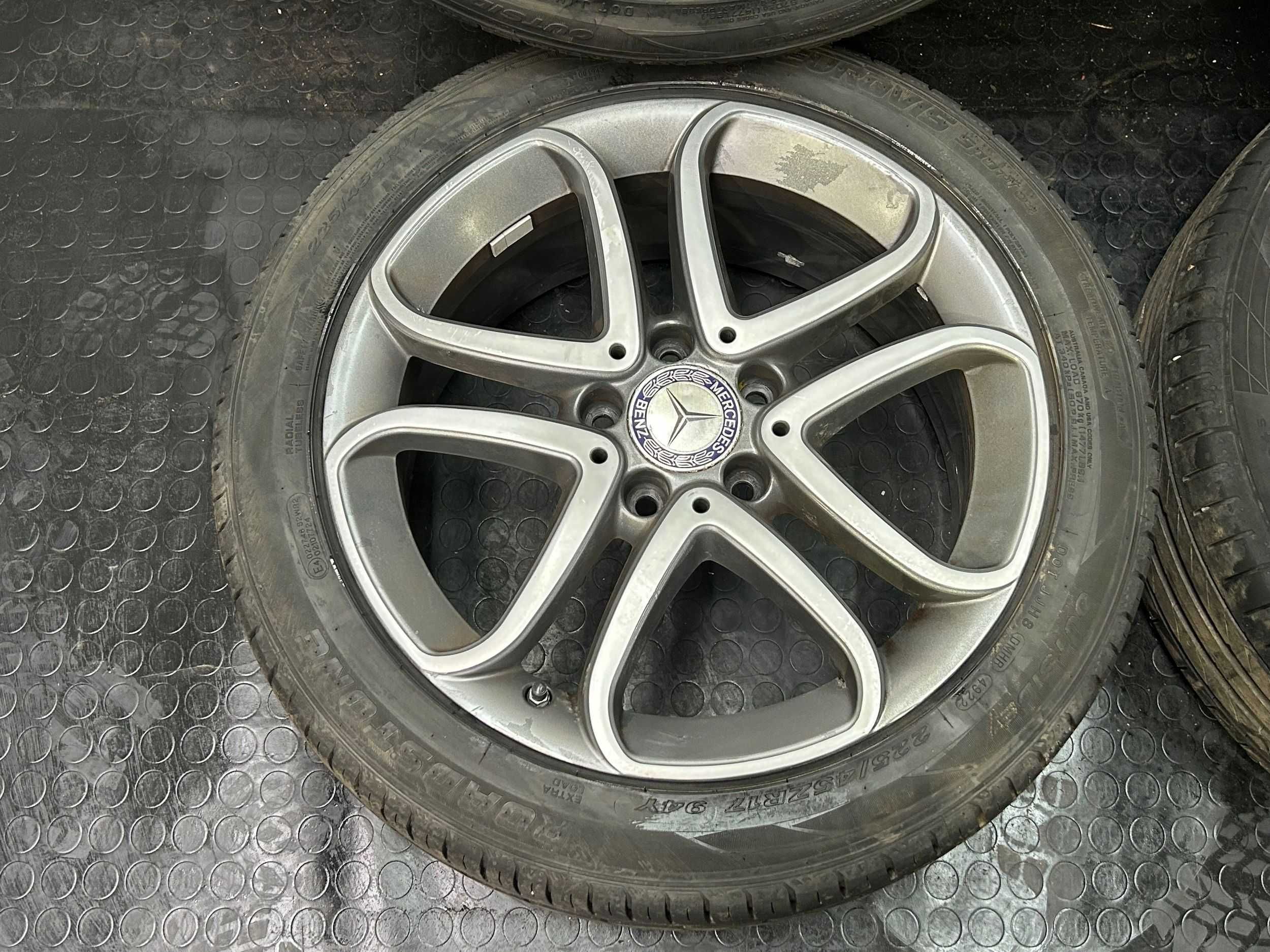 Jantes com pneus Mercedes Classe A (2015) (Furação: 5x112)