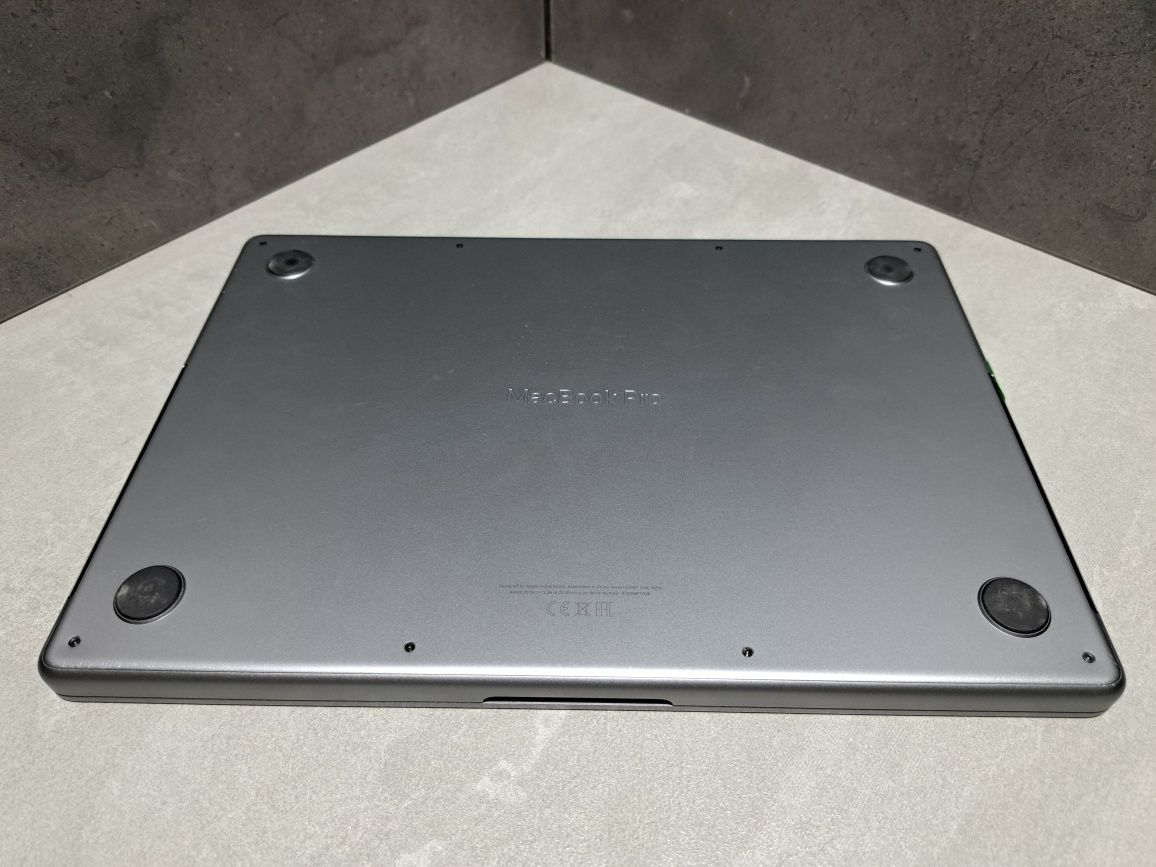 MacBook Pro a2442 14" iCloud! D877