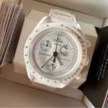 Omega x Swatch Snoopy SO33W700 – Astronautyczny Must-Have 2024