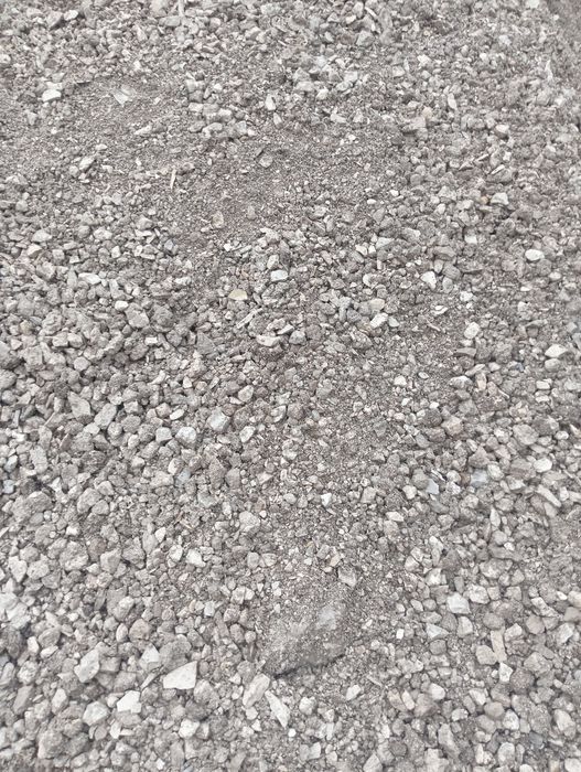 Gruz betonowy gruz ceglany ziemia siana humus