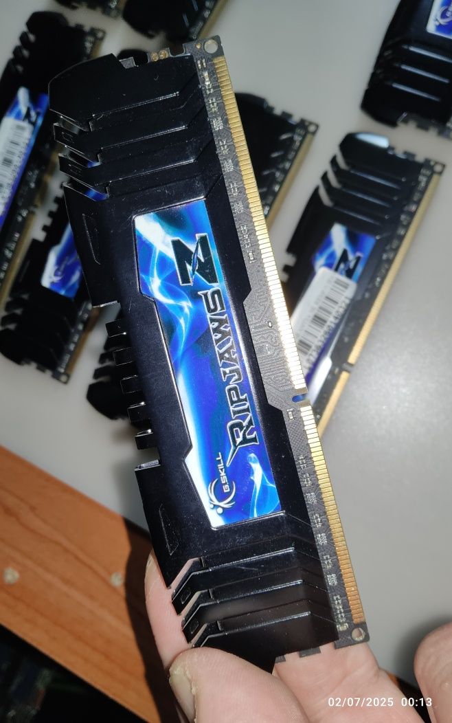 Kit de 8 memórias RAM de 4gb DDR3 a 2133mhz da G-Skyll Quad-channel