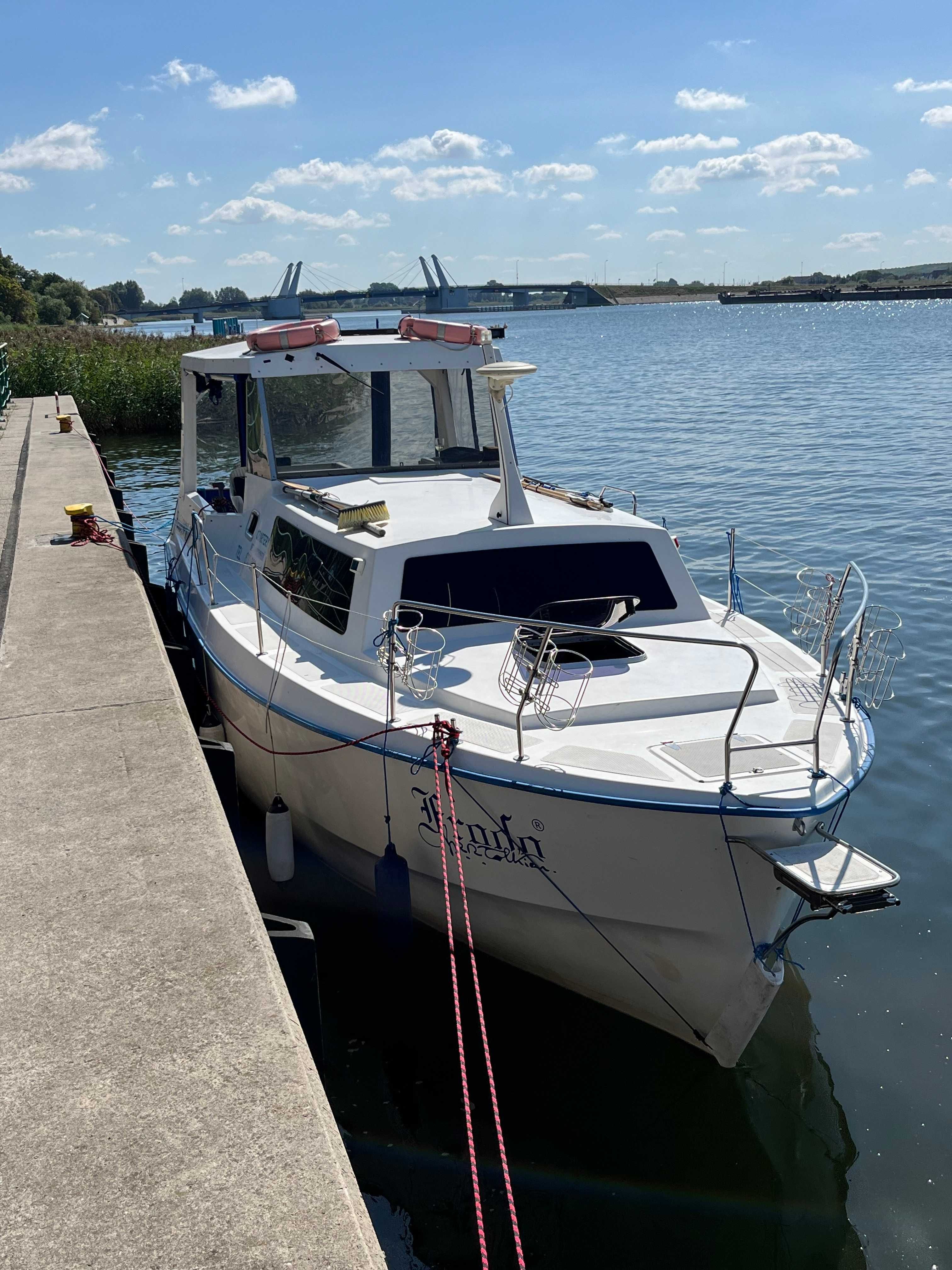 Czarter bez patentu houseboat jacht motorowy Gdańsk Pętla Żuławska