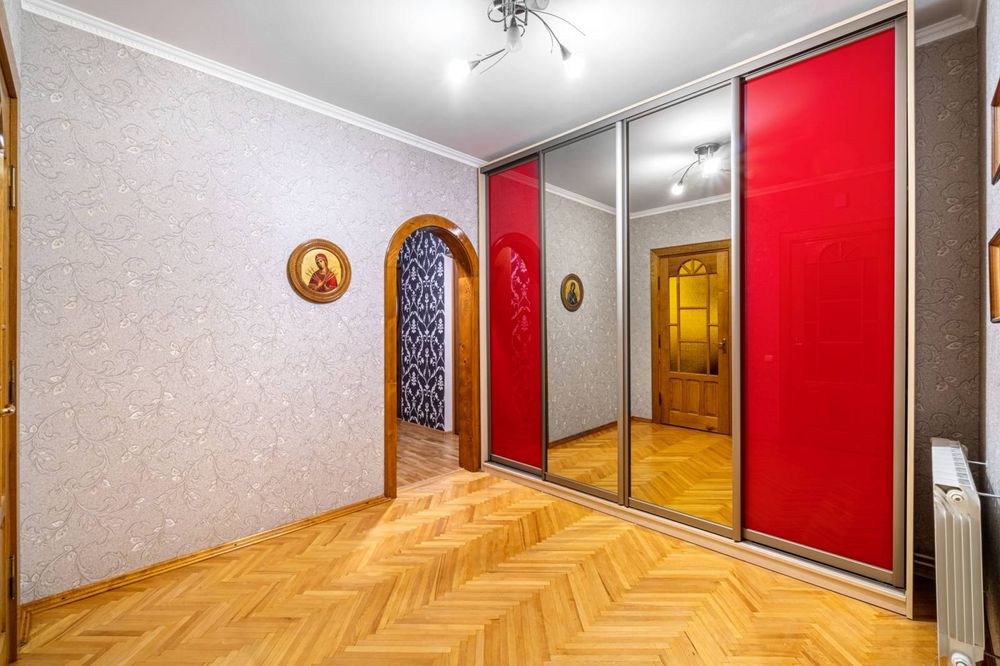 Пропоную для купівлі 3 кімнатну квартиру на вул.Леонтовича