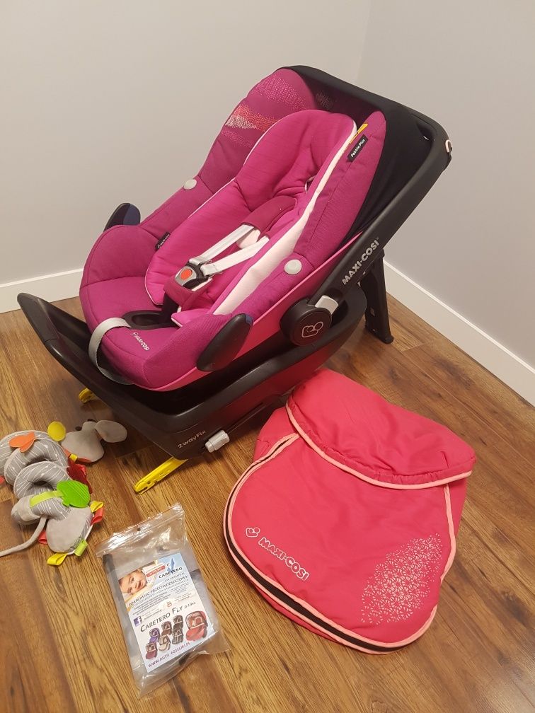 Fotelik Maxi Cosi Pebble Plus 0-13kg, baza isofix, śpiworek