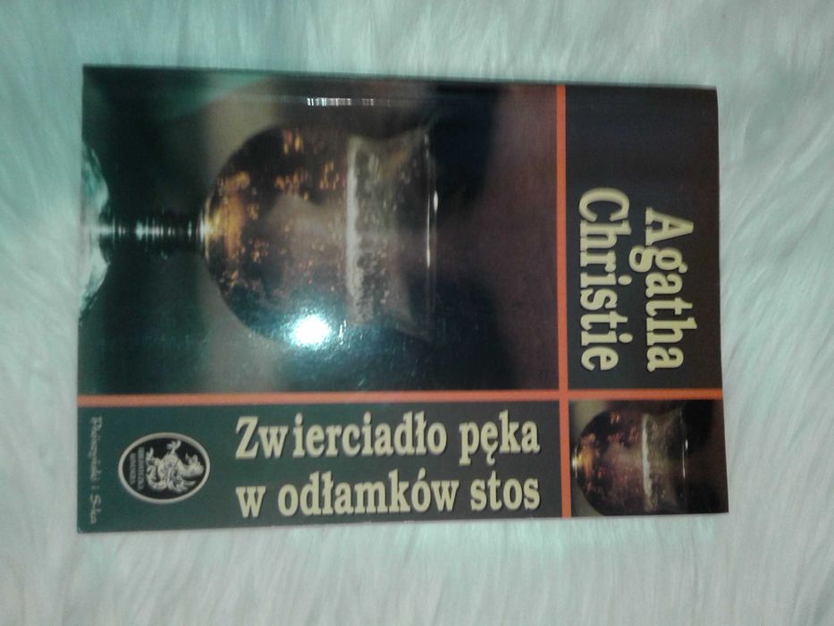 Zwierciadło pęka w odłamków stos - Agatha Christie