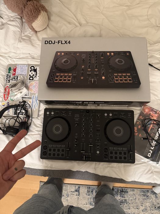 Kontroler DJski DDJ FLX4