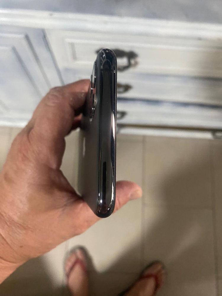 Iphone 11 pro max 64 GB