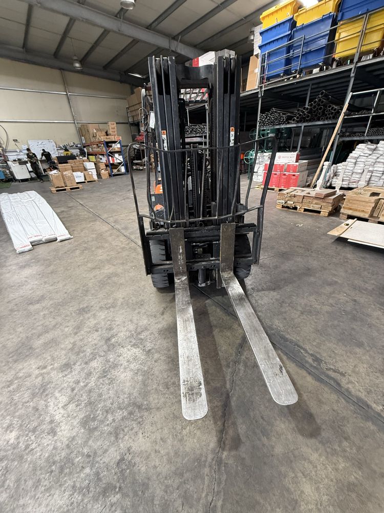 Empilhador doosan 2.5T