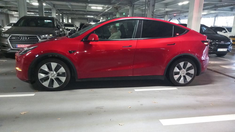 Tesla Model Y 2021, Dual motor, 82kW