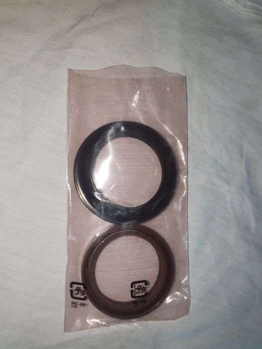 Продам пыльник и сальник вилка ecooter.