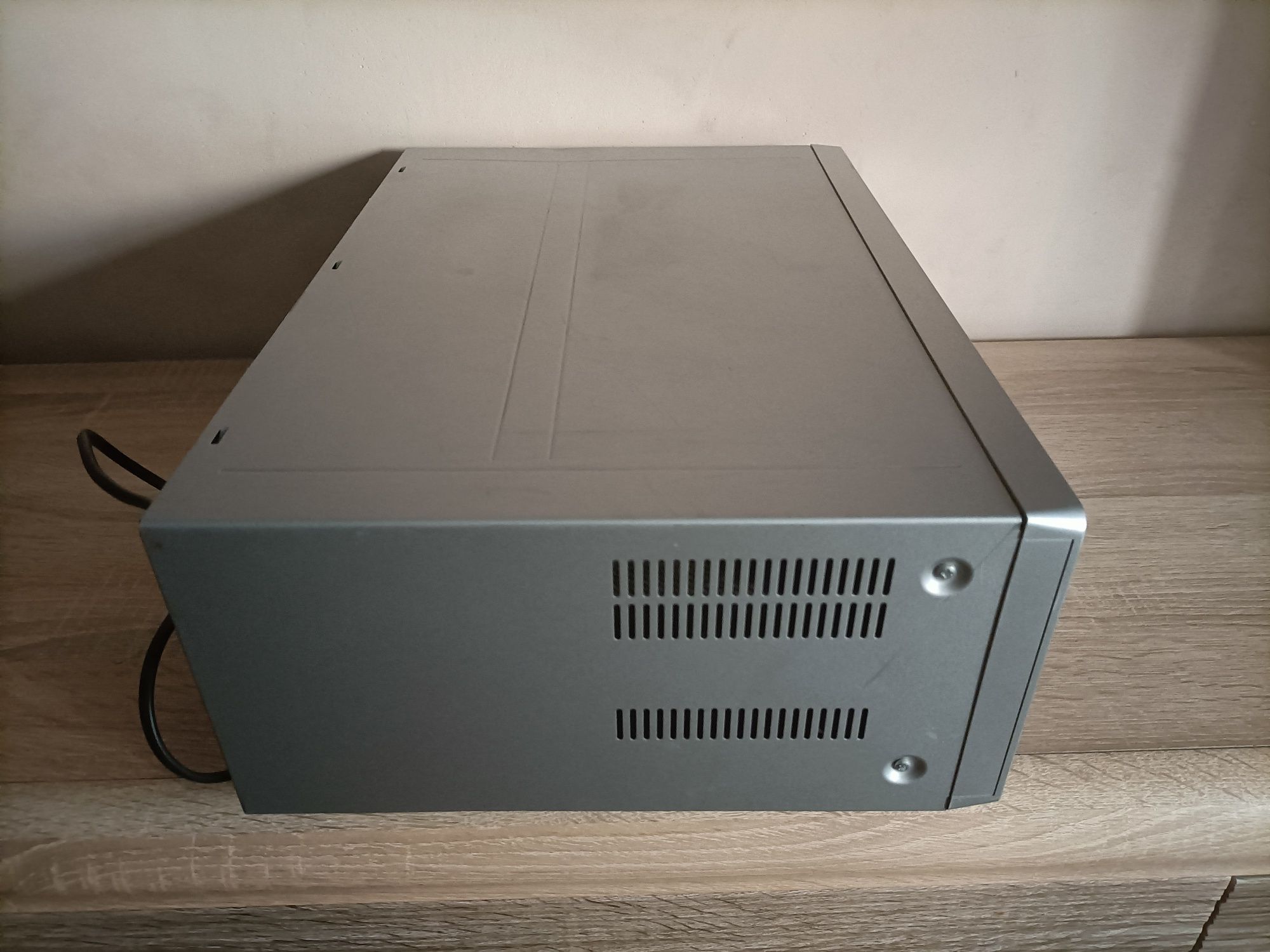 Kenwood KRF-V5200D amplituner