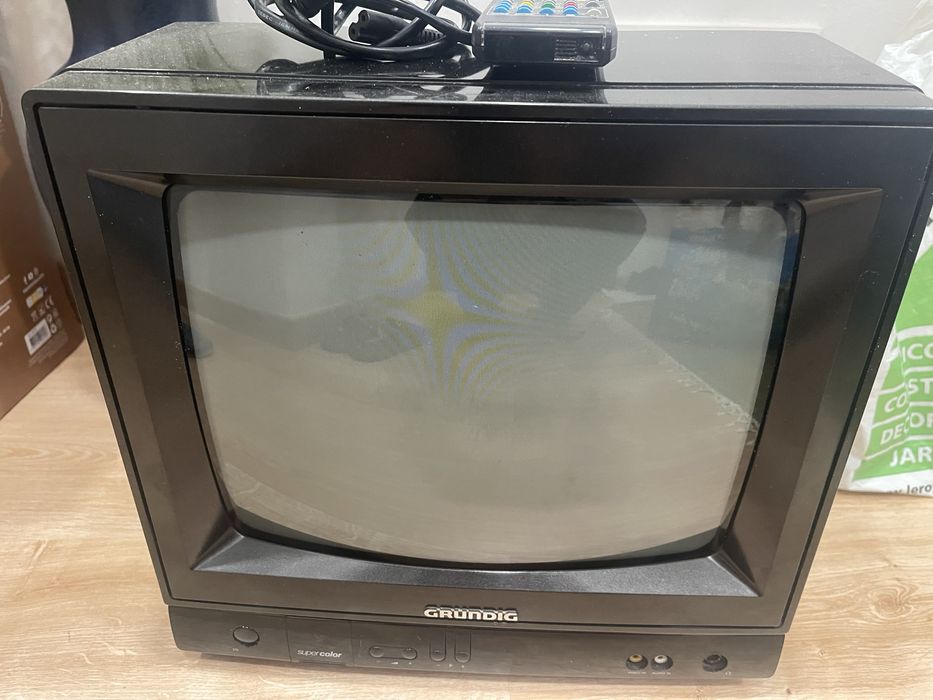 Televisão Grunding a cores