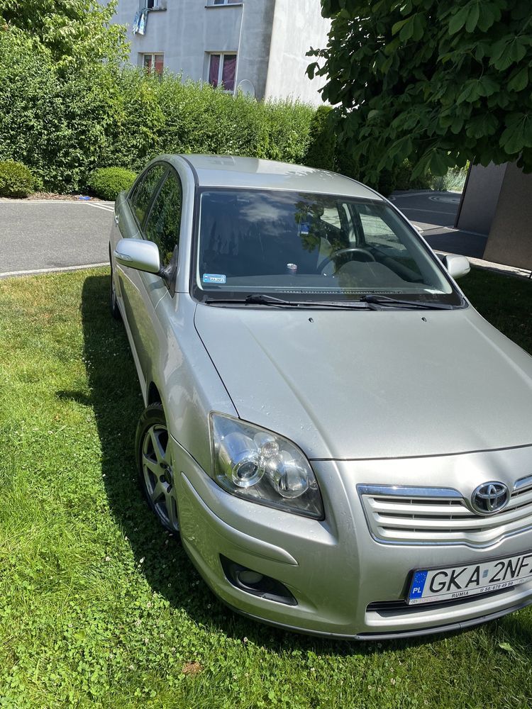 Sprzedam piekną Toyote Avensis