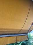 Toldo amarelo compacto