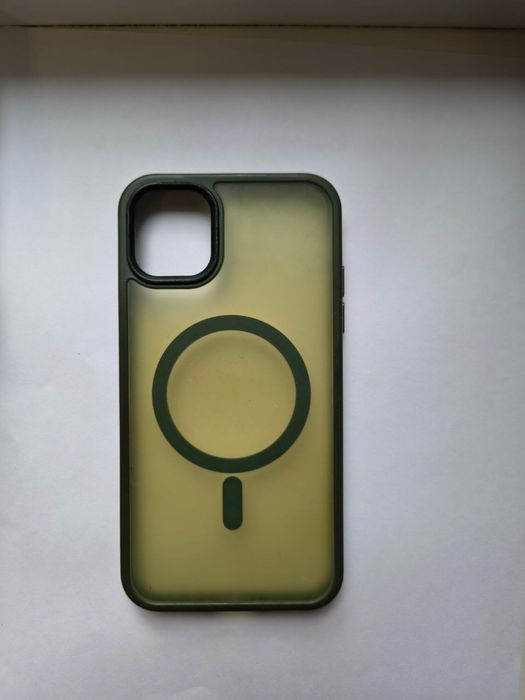 Айфон 11 червоного кольору