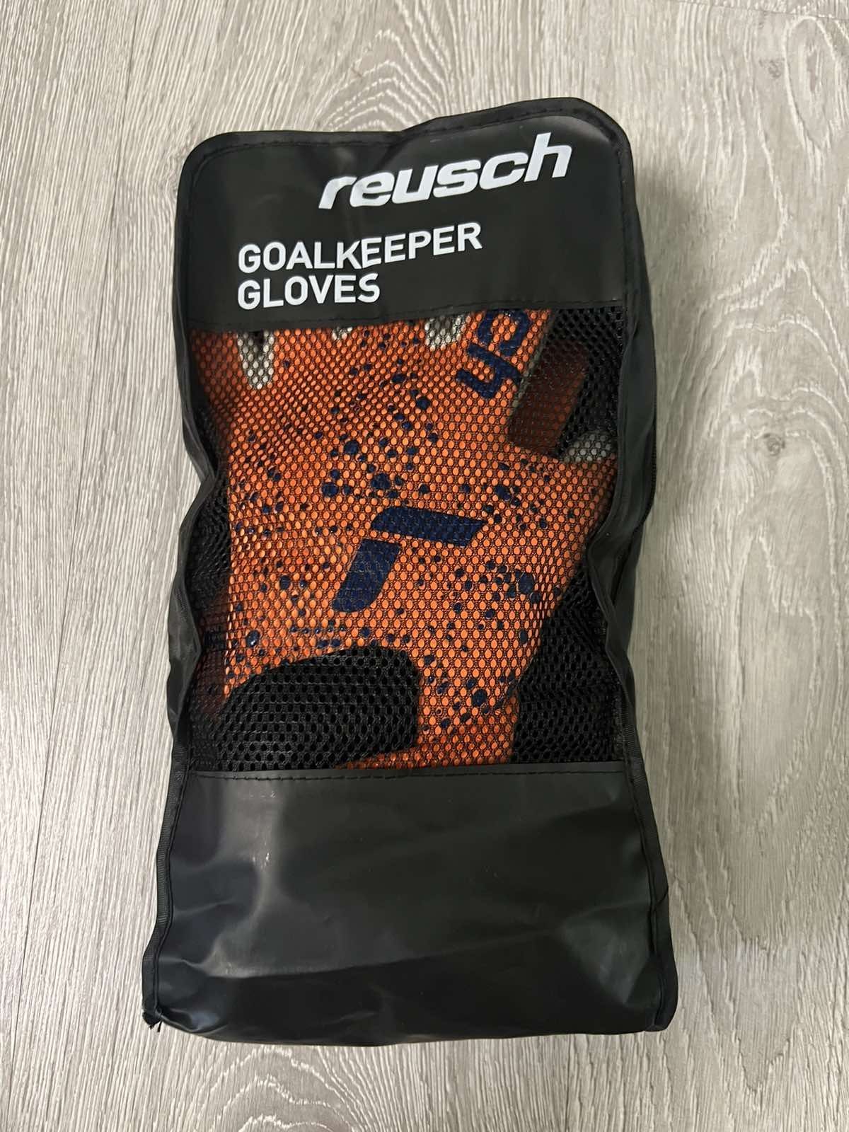 Вратарские перчатки reusch