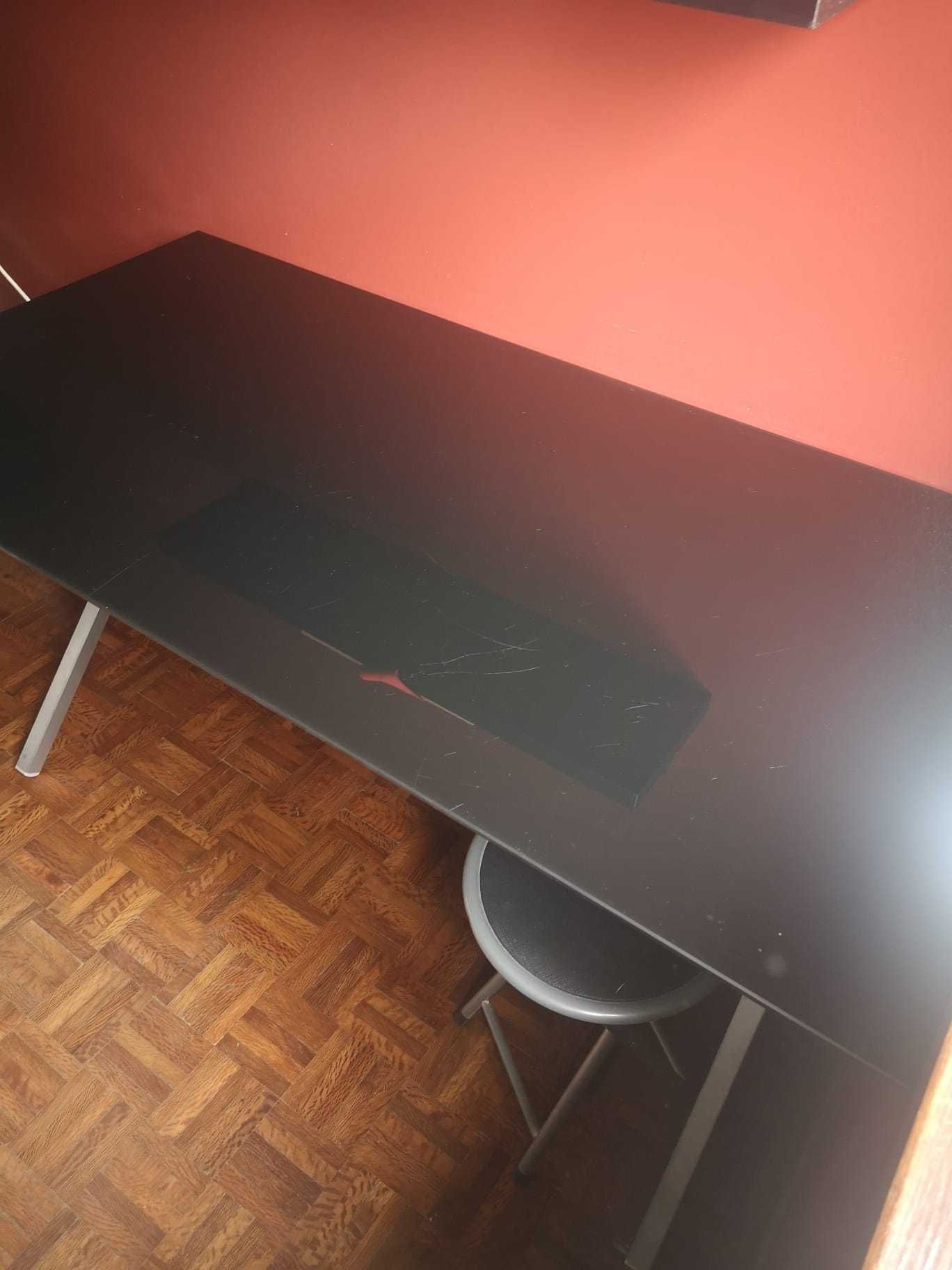 Mesa ou Secretária com tampo de vidro fumado 140x70x70