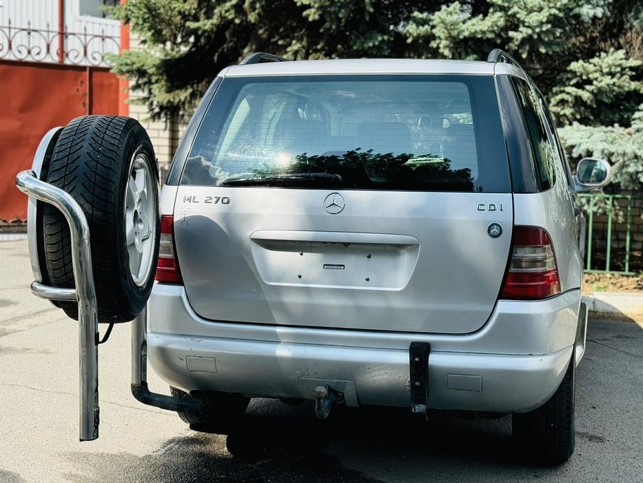 Продам автомобіль Mercedes ML повний привод в хорошем состоянии