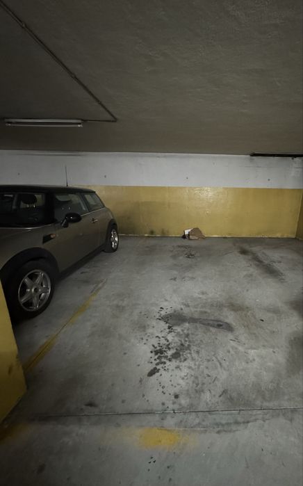 Lugar de garagem Venda Nova