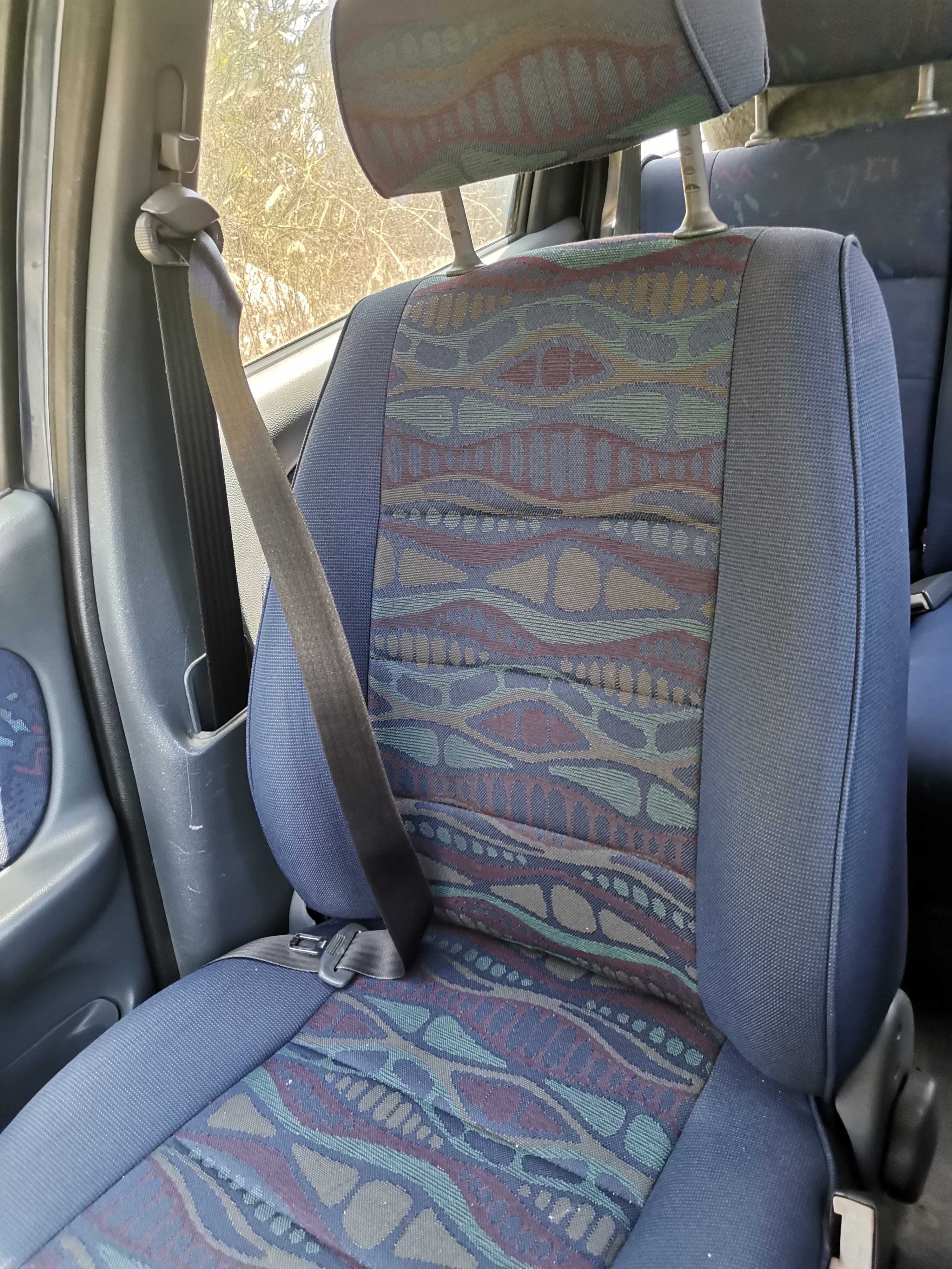 Vendo carro inteiro ou por peças