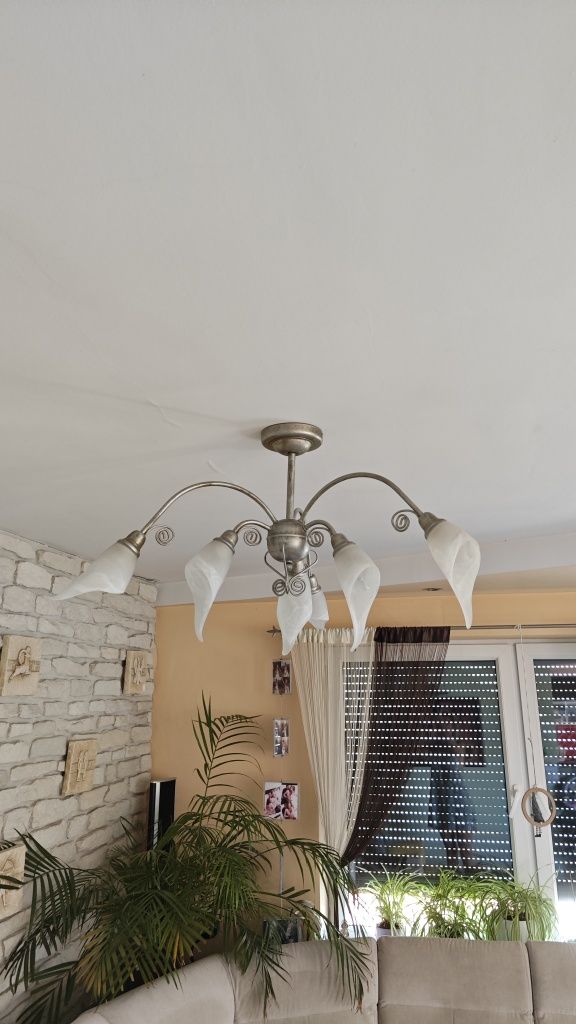 Lampa do salonu srebrno-biała 6 żarówek