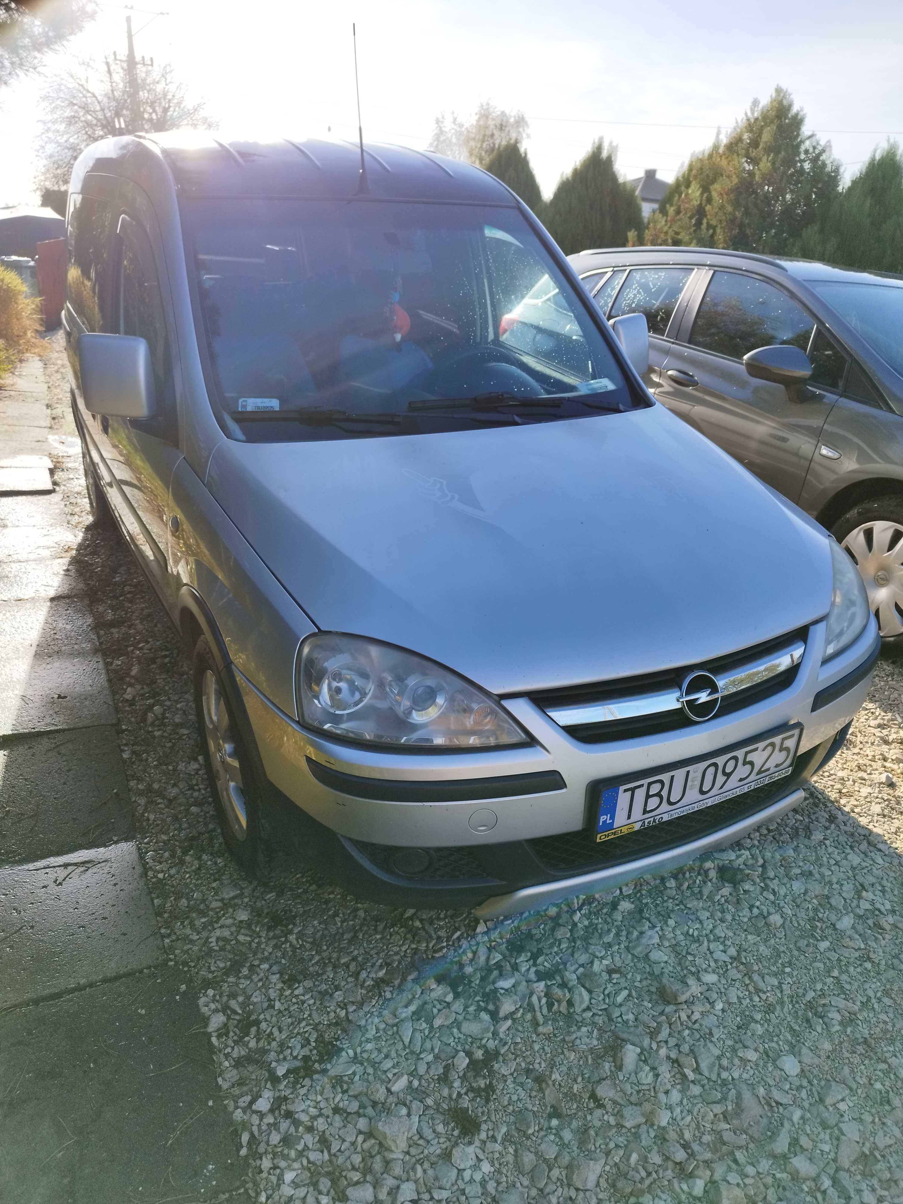 Opel Combo C Arizona 5 Osób 2007r. Hak Alu felgi 1.4 16V 90KM Prywatne