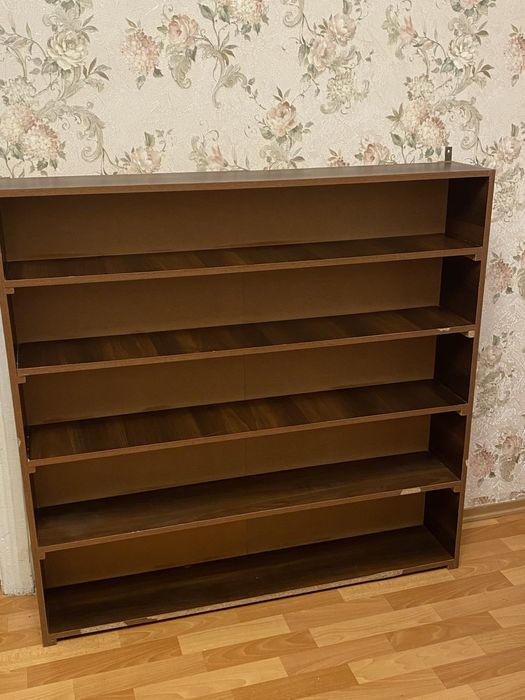 Полка на стіну чи на пол