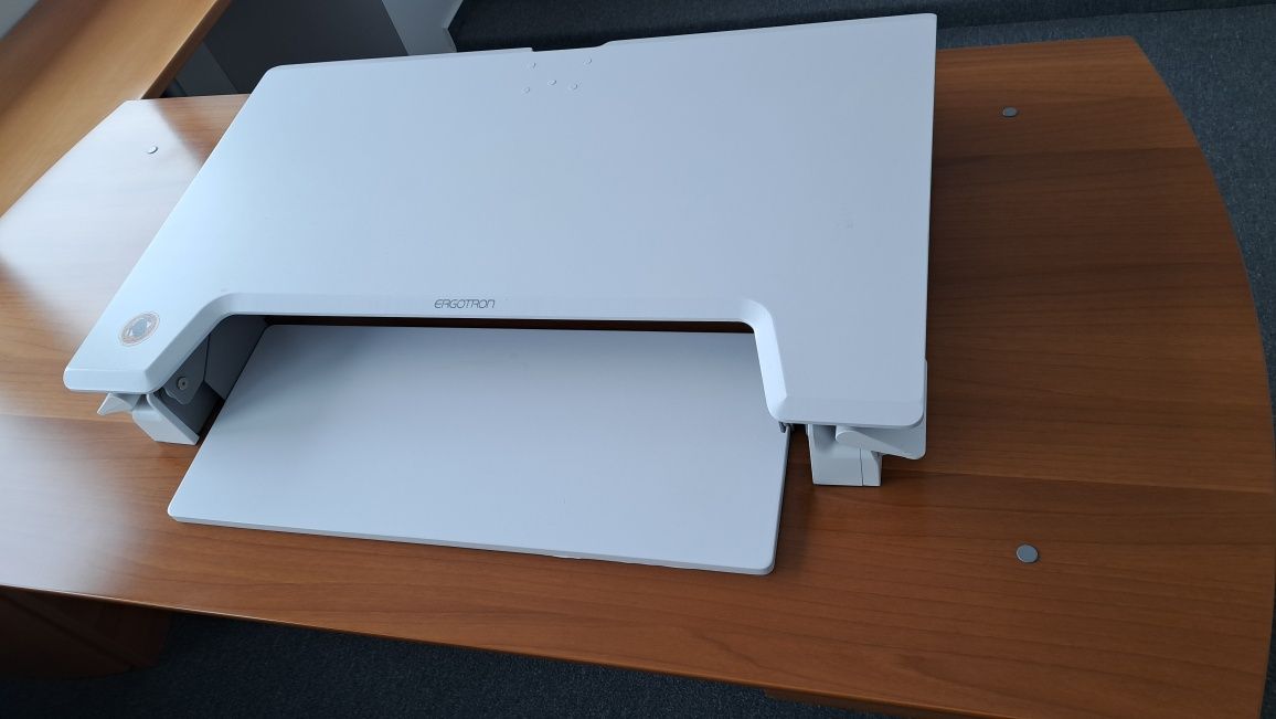 Podstawka pod monitor do pracy stojącej/siedzącej Ergotron