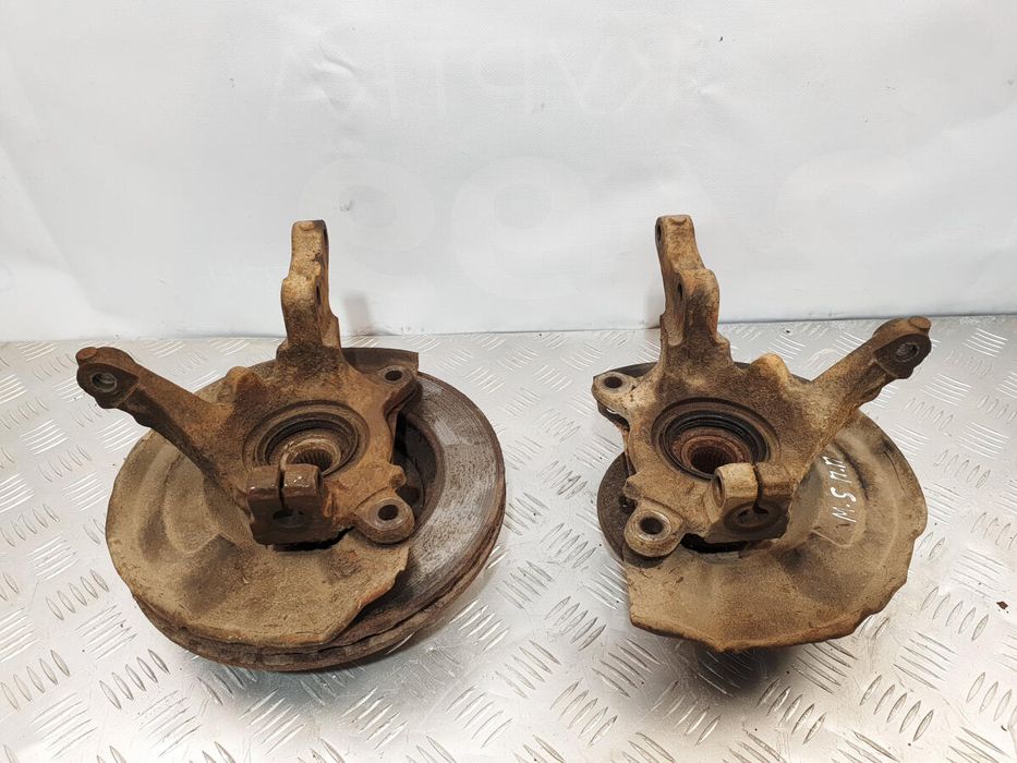 Кулак поворотный передний левый голый Mitsubushi Space STAR разборка