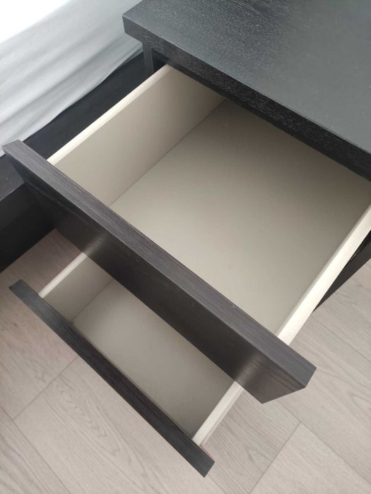 Cama + 2 mesas de cabeceira IKEA MALM em preto-castanho