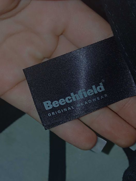 Czapka jest ładna i będzie pasować do stylu.