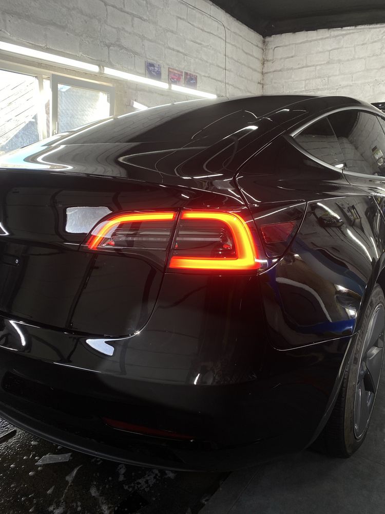 Tesla Model 3 2023 року Rest