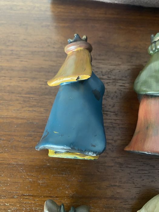 Caixa com Presépio de figuras em resina