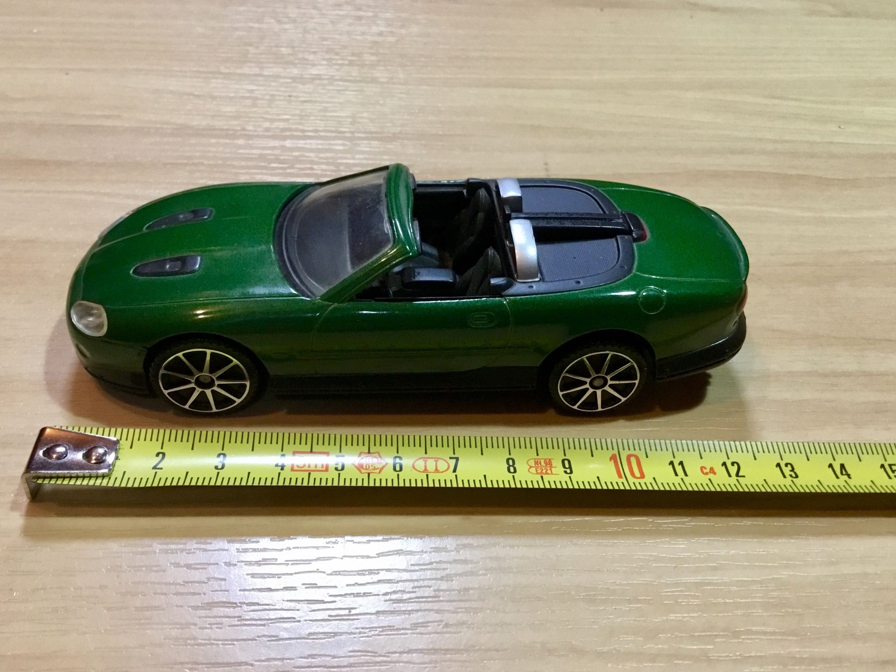 Miniatura da Corgi Jaguar Xkr coleção 007