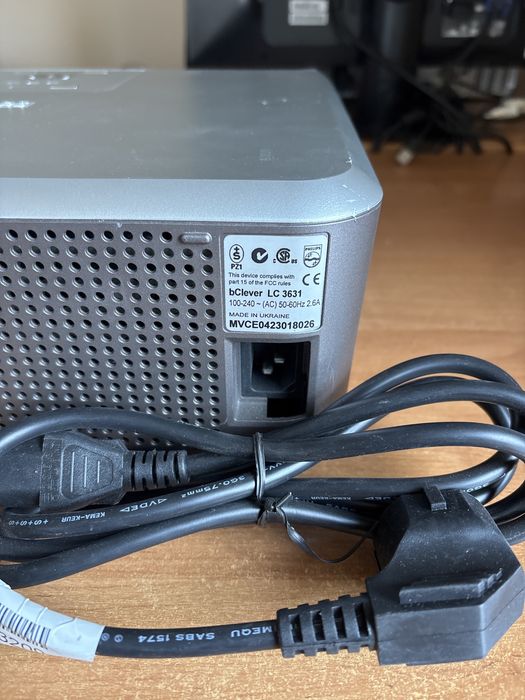 Projektor Philips bClever LC3631