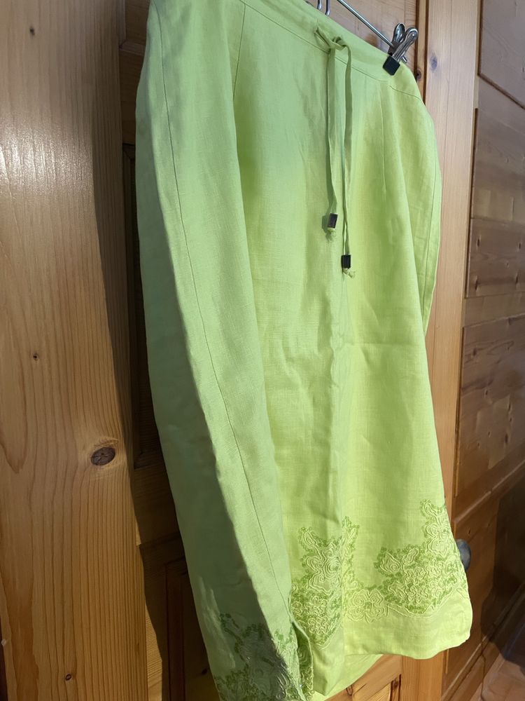 Conjunto de duas saias em linho bordadas tamanho 44/46