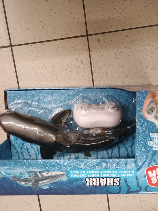 Ele fun rekin do basenu,zdalnie sterowany