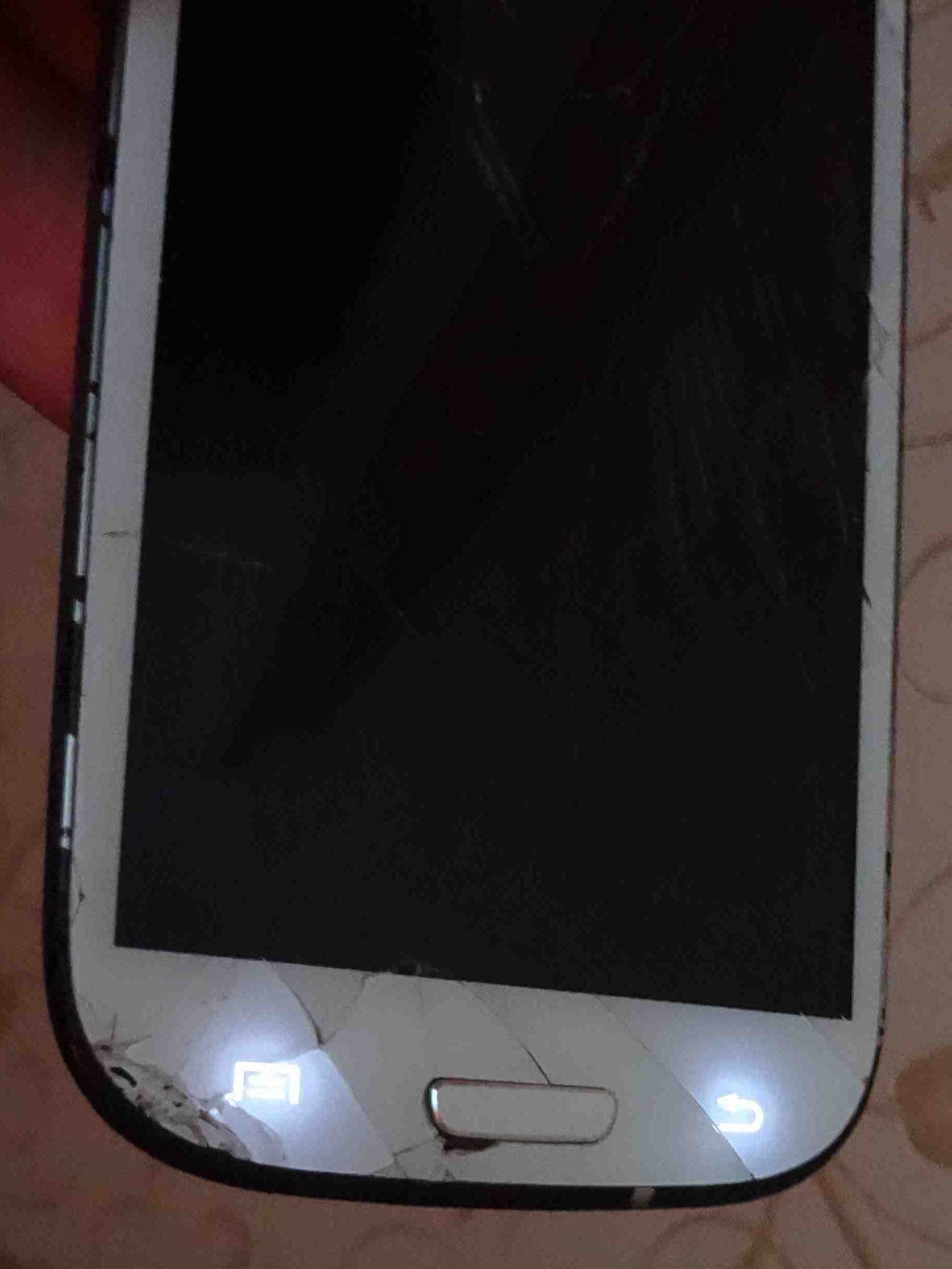 Мобильный телефон Samsung GT-I9300